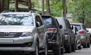 Đỗ xe ngược chiều có bị phạt?