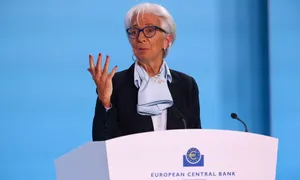 Châu Âu giảm thêm 0,25% lãi suất